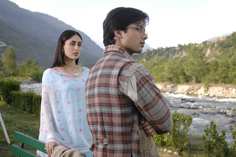 a still from movie jab we met